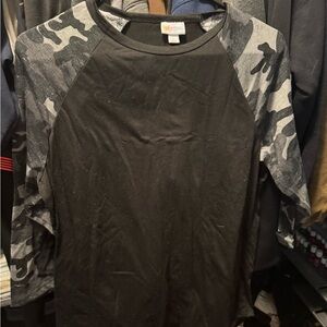 LuLaRoe Black and Gray Camouflage reglan Shirt
